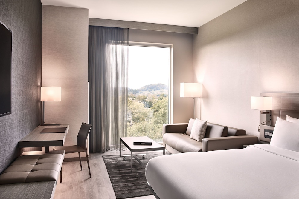 AC Hotel by Marriott Nashville Brentwood 7/40