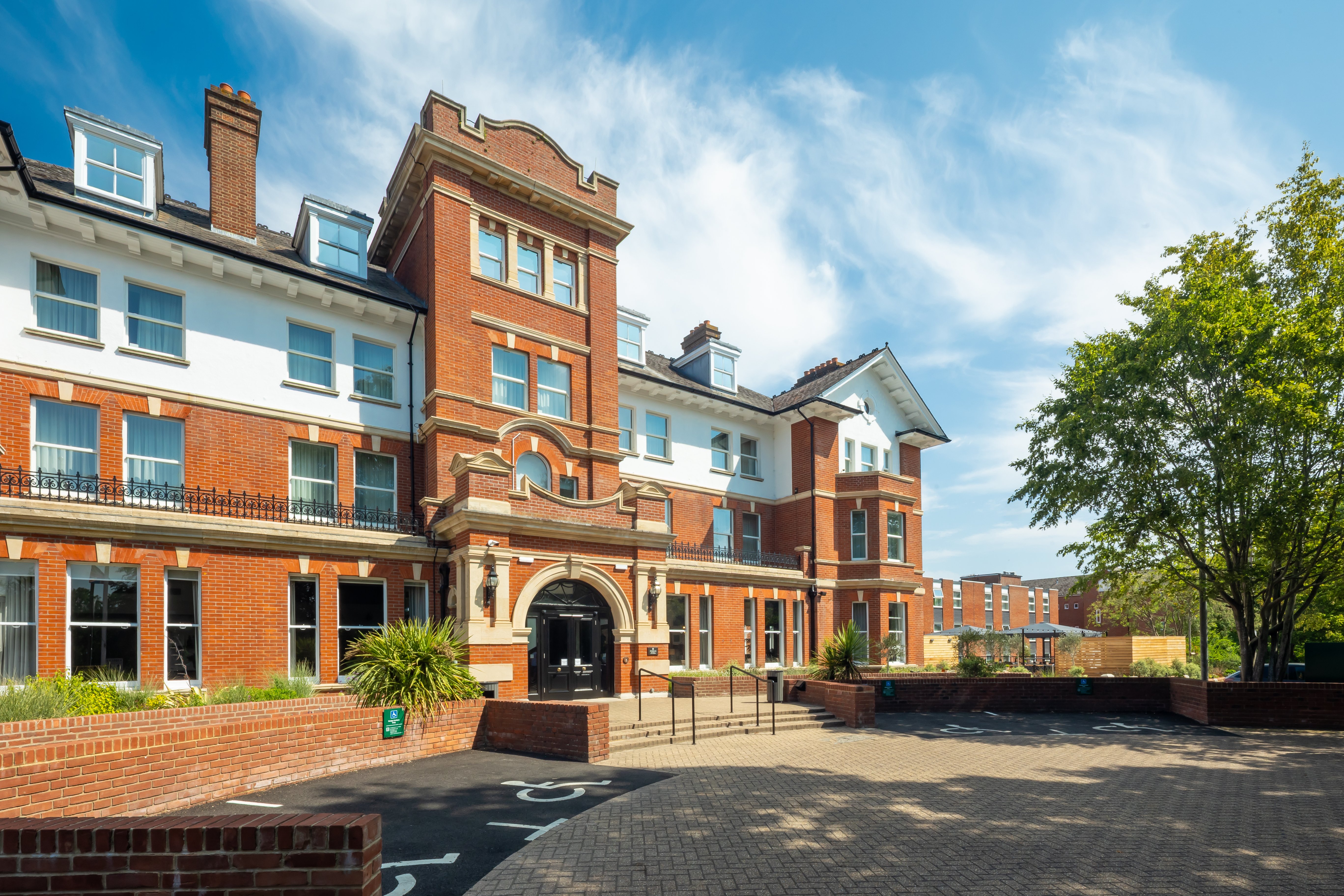 Holiday Inn Farnborough by IHG 65/74