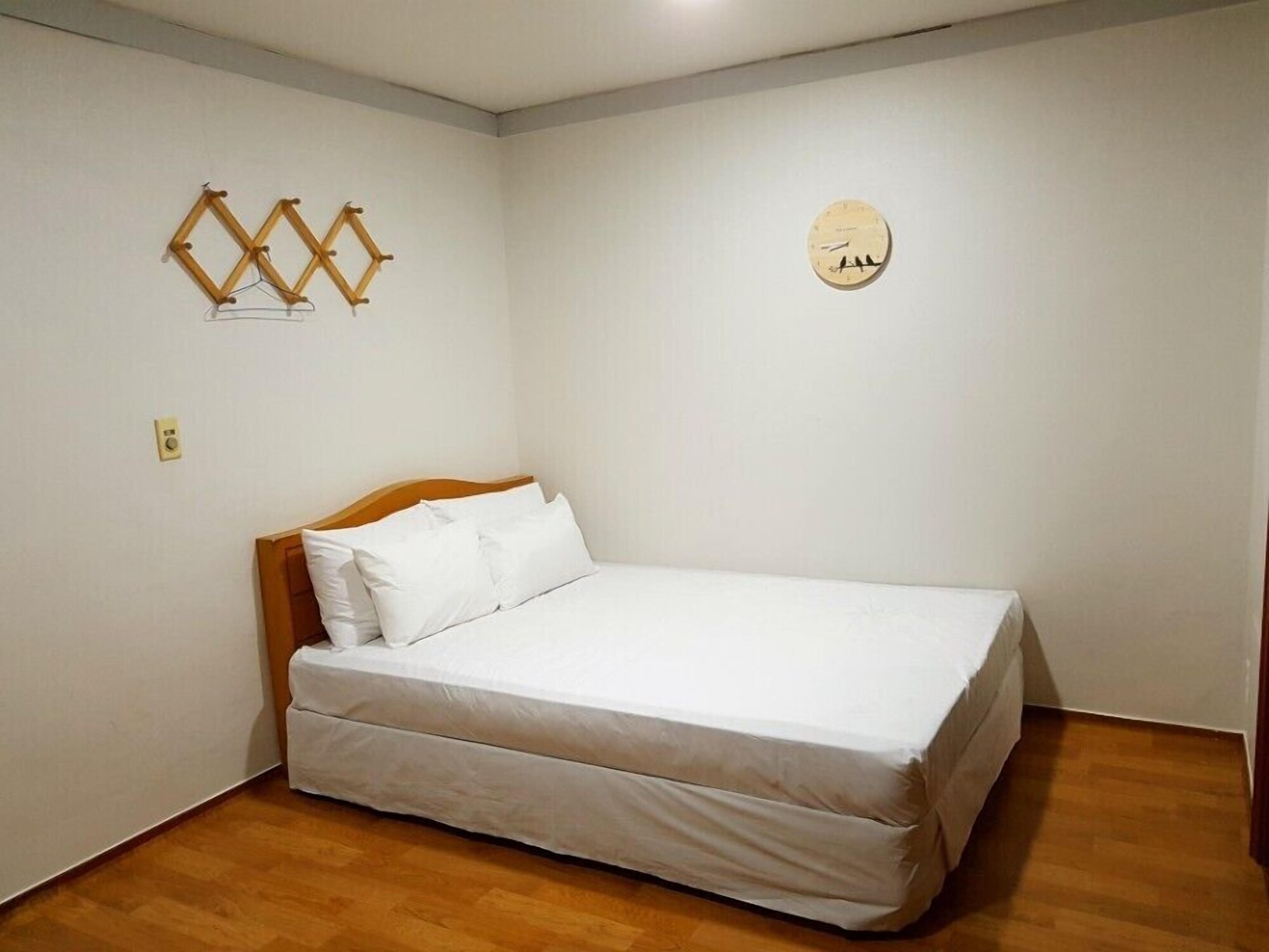 ROOM, DOUBLE BED