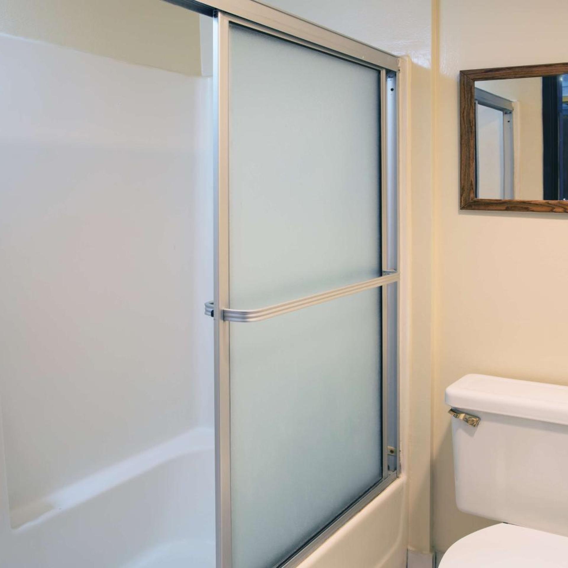 Deluxe, 2 Queen Beds, Ocean View, Travelodge by Wyndham Sunset-Huntington Beach Ocean Front 9/10