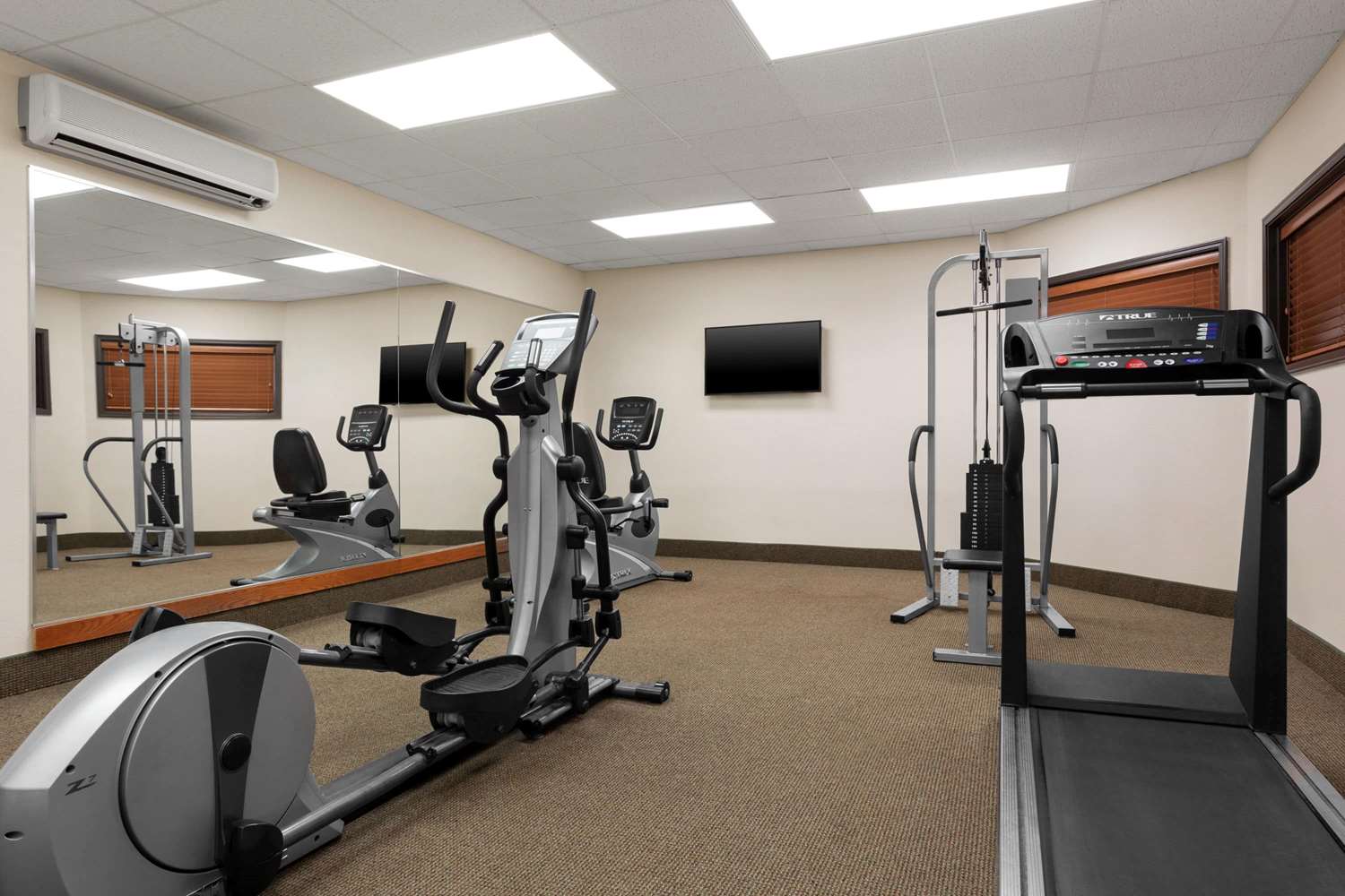 Wingate By Wyndham Bentonville Airport 20/42