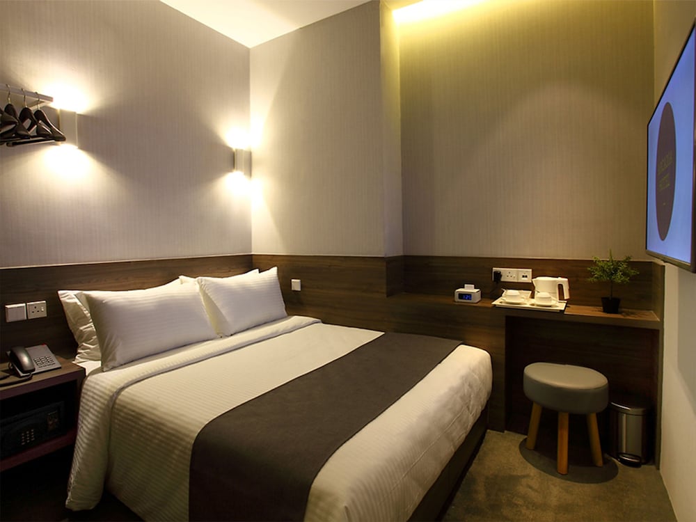 ARCADIA HOTEL 4/36