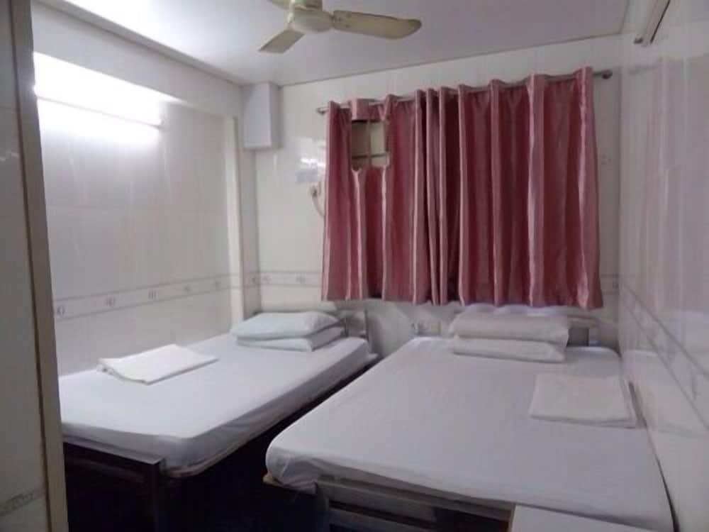 Beverly Guest House 33/34