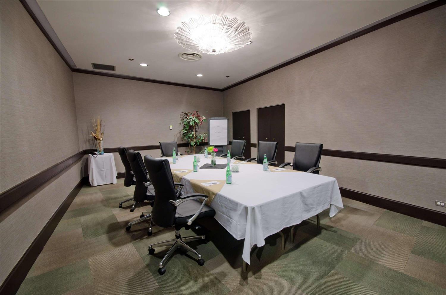 Radisson Hotel Winnipeg Downtown 24/26