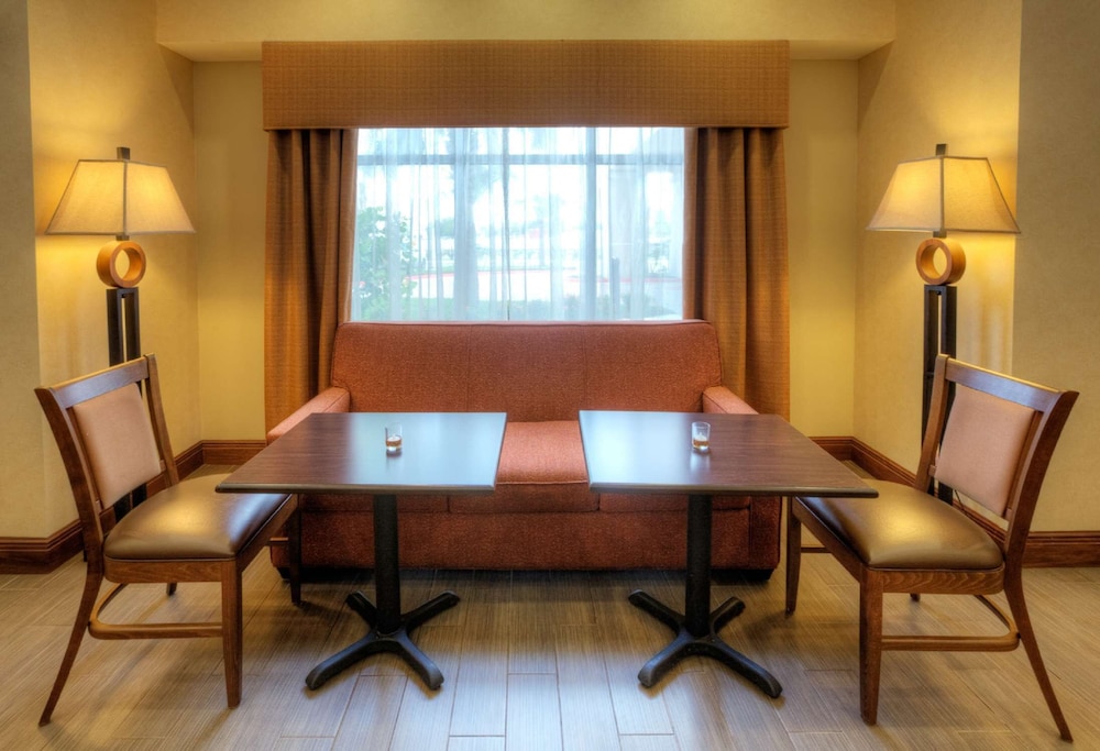 Hampton Inn Suites Mcallen 28/52