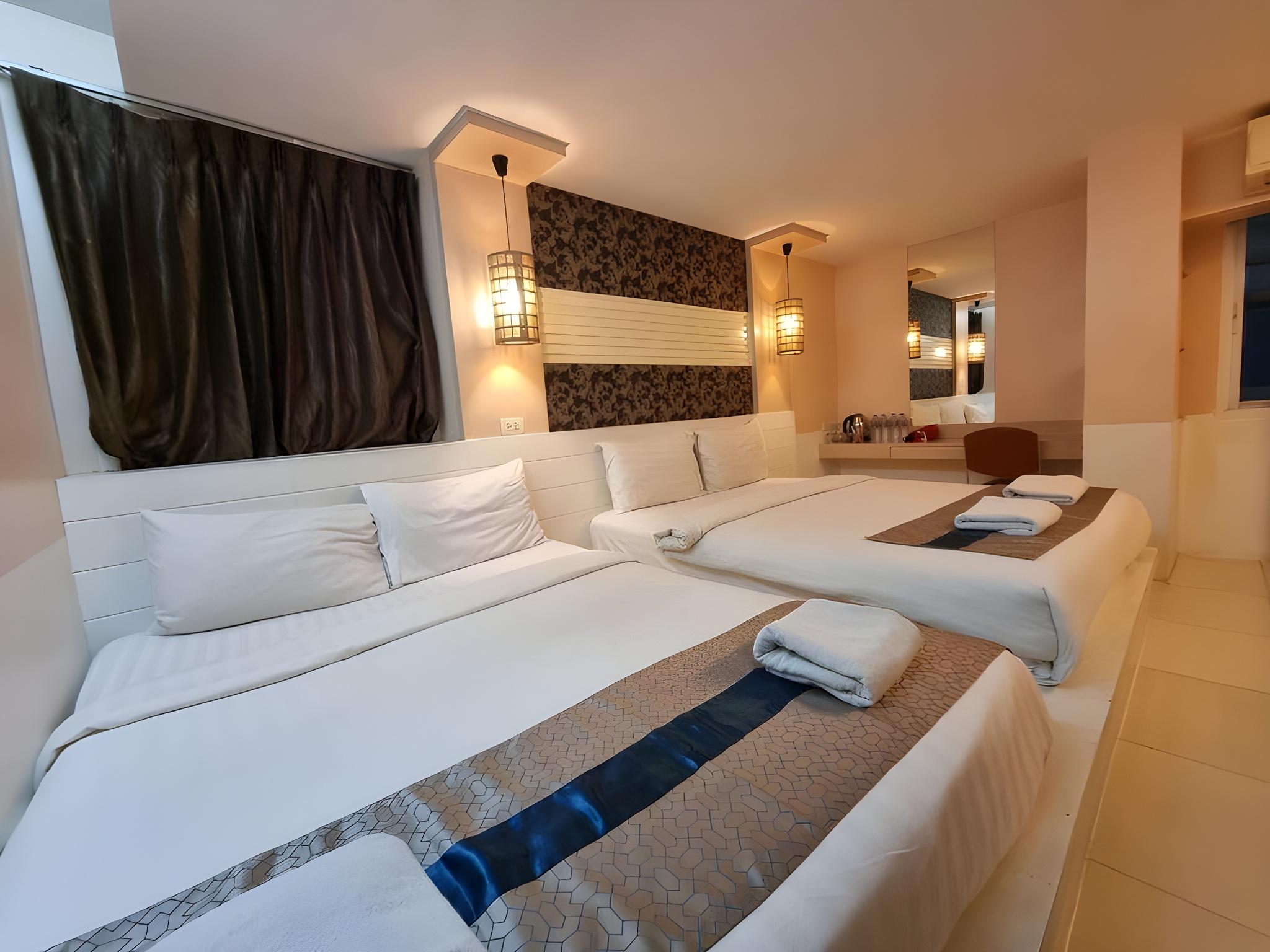 Deluxe, Quadruple, 2 Double and Twin Beds