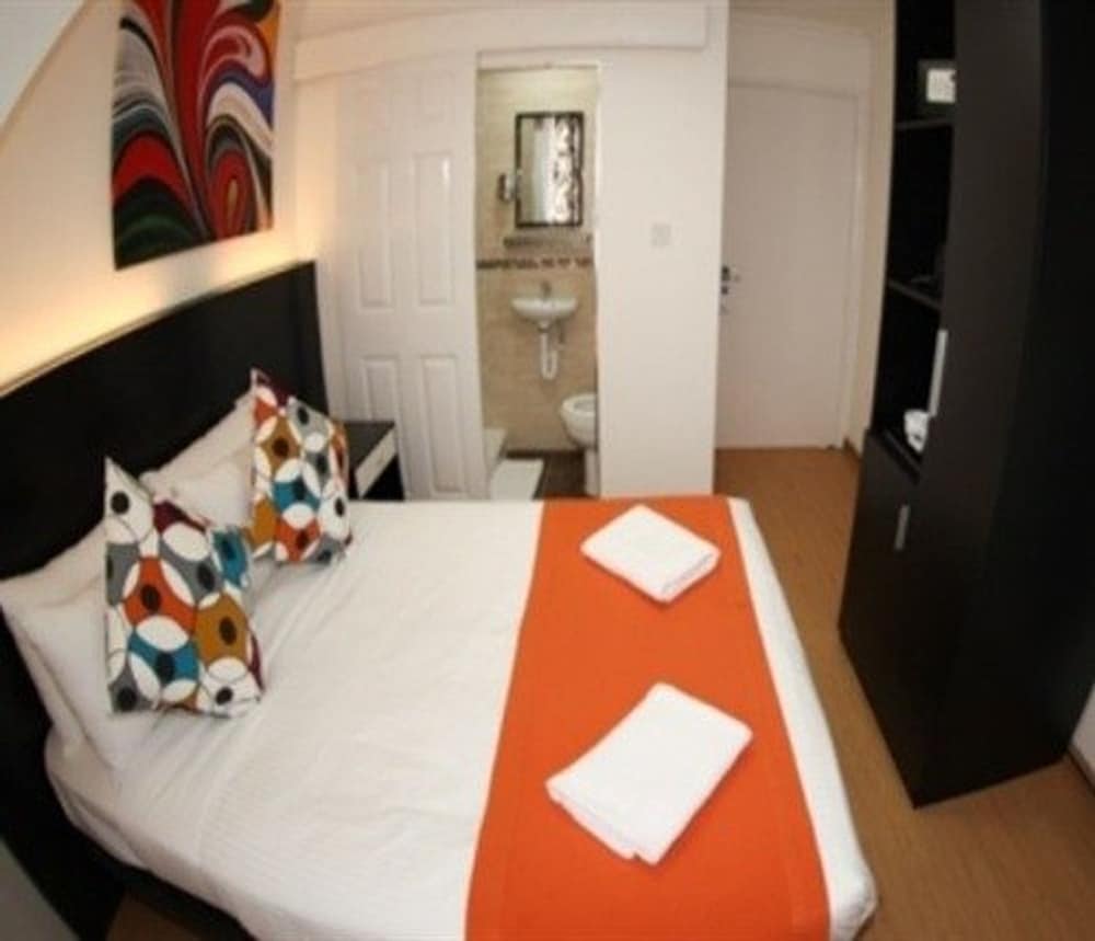 Heathrow Inn 8/56