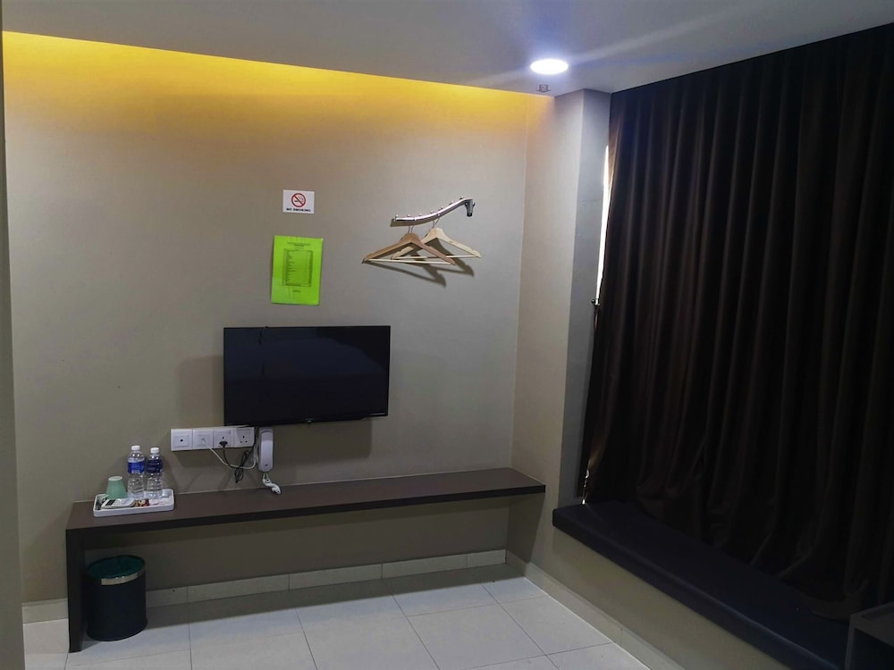 Tropika Garden Hotel 38/41