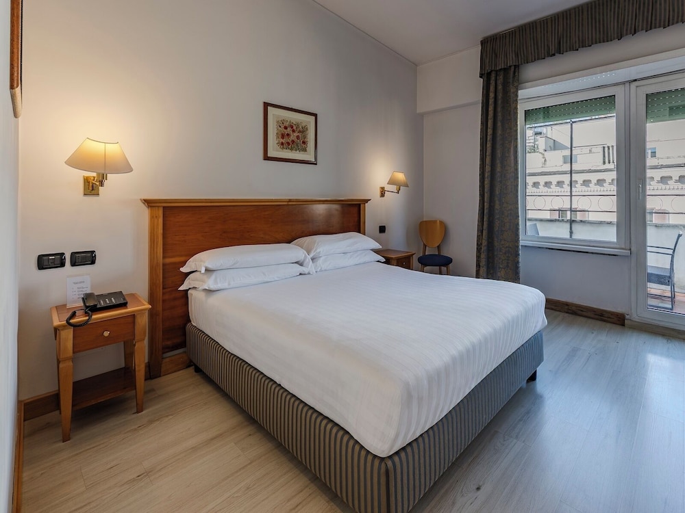 Hotel Diplomatic 36/82