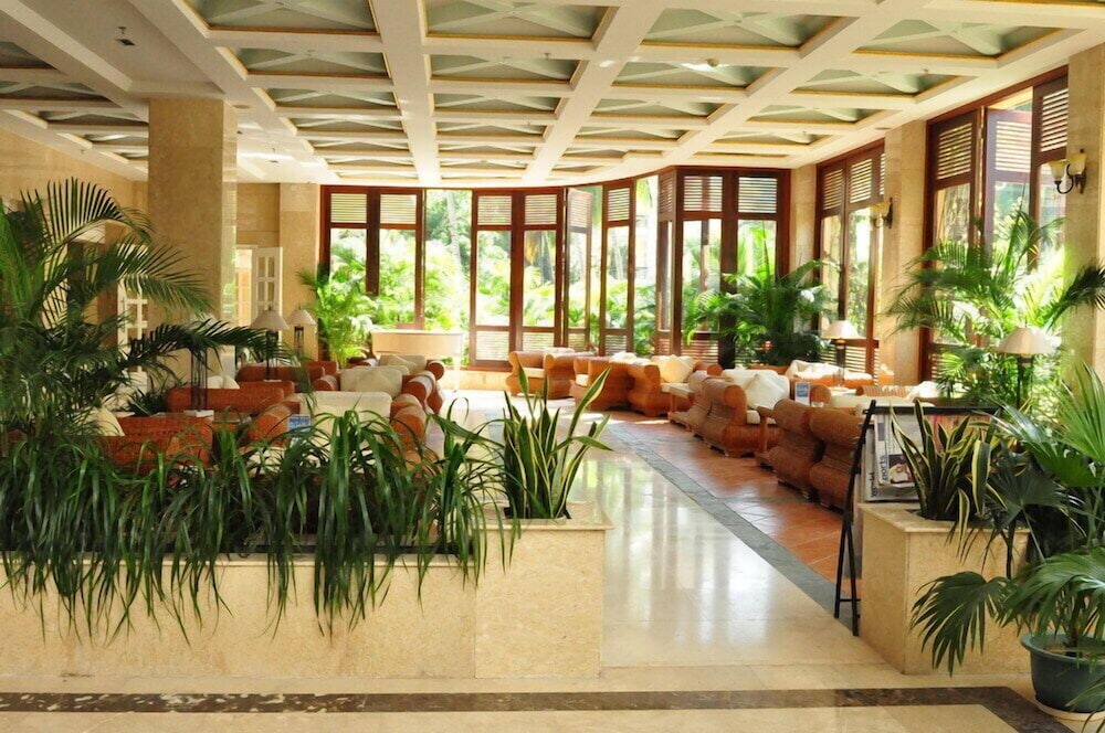 PALM BEACH RESORT AND SPA 34/48