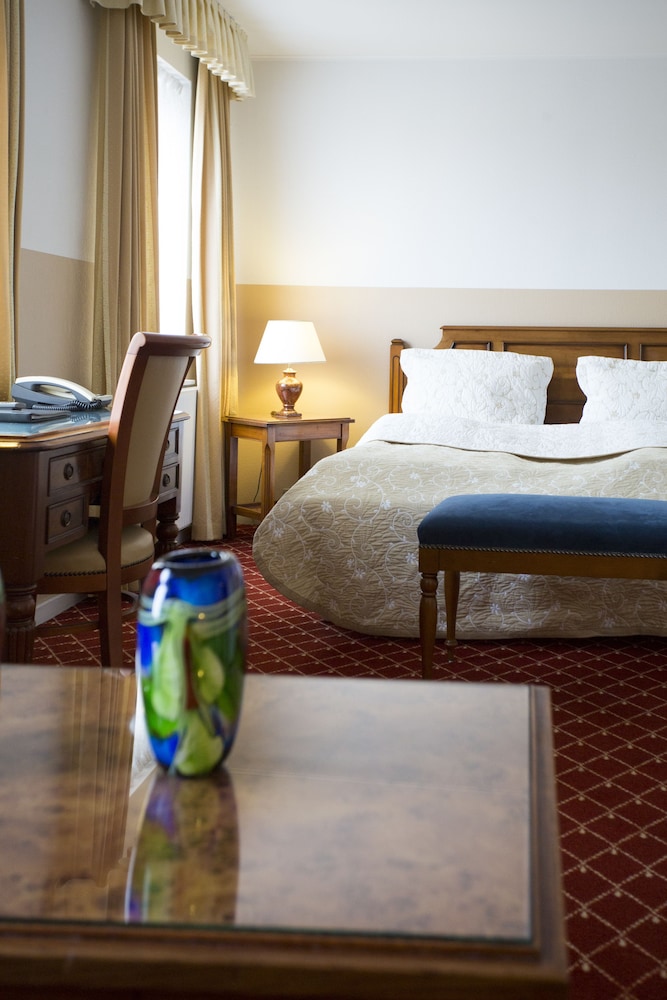 Milling Hotel Plaza 11/56