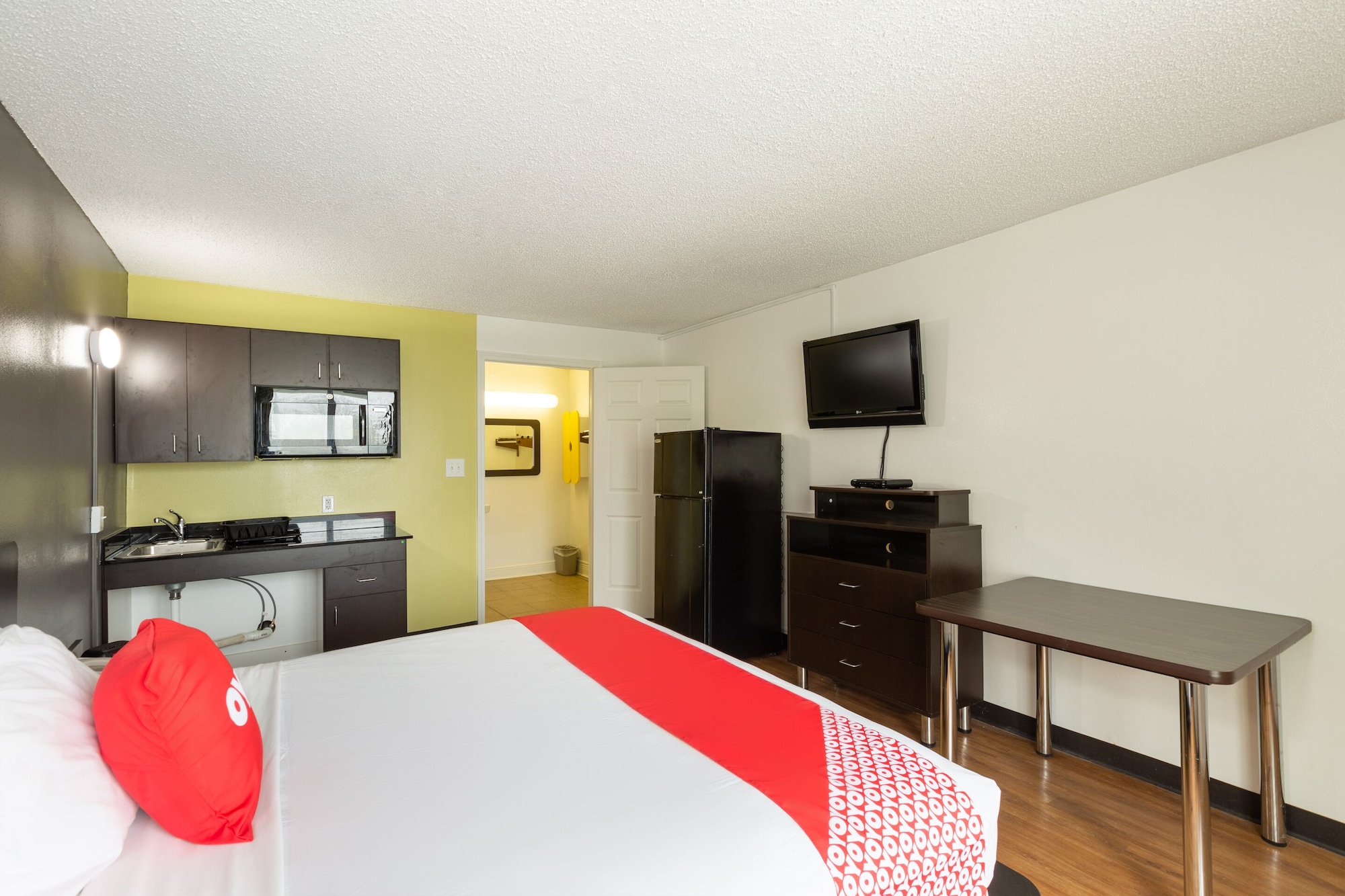 PREMIUM, KING BED, ACCESSIBLE