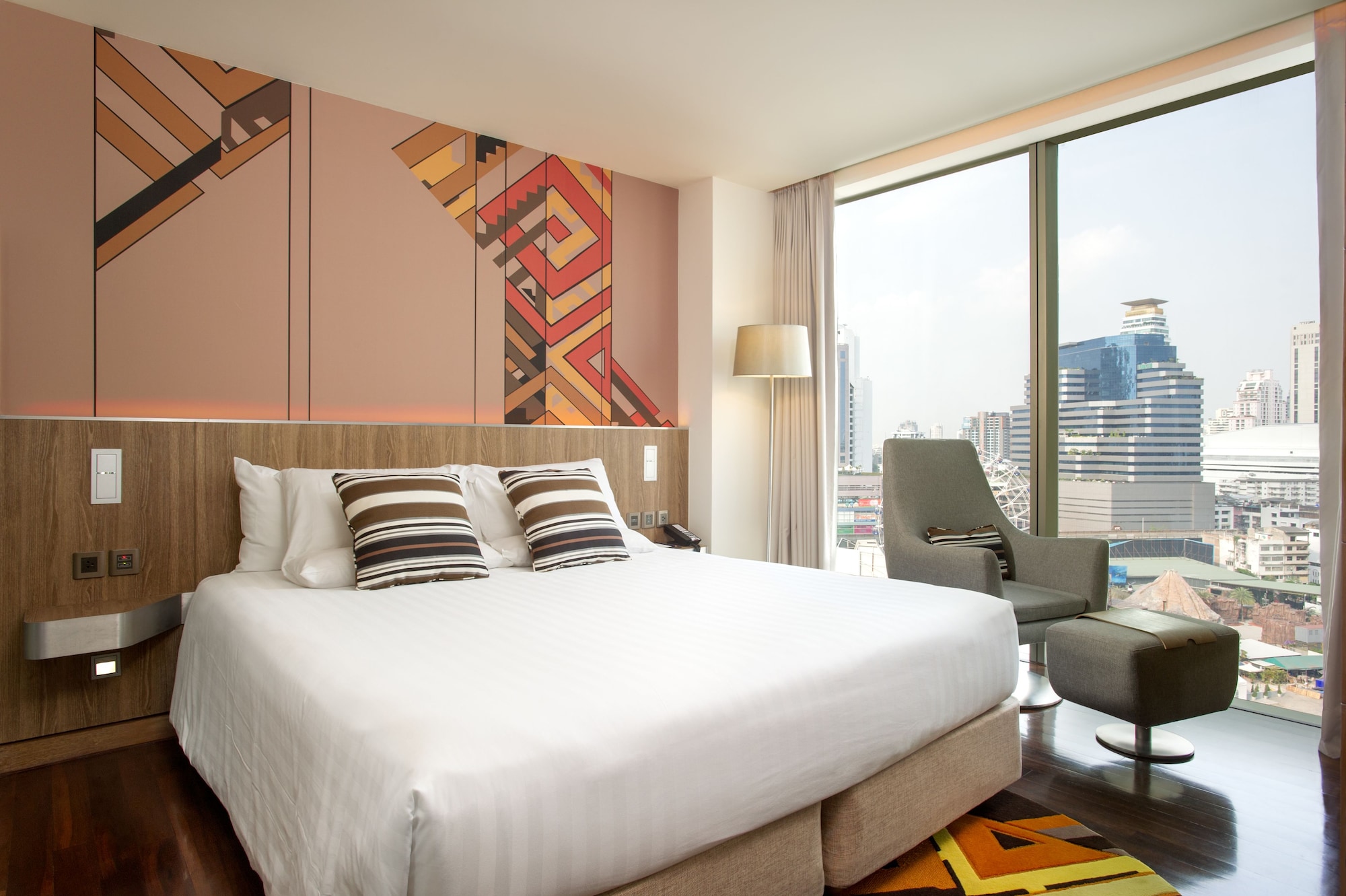 SUPERIOR, KING BED, CITY VIEW