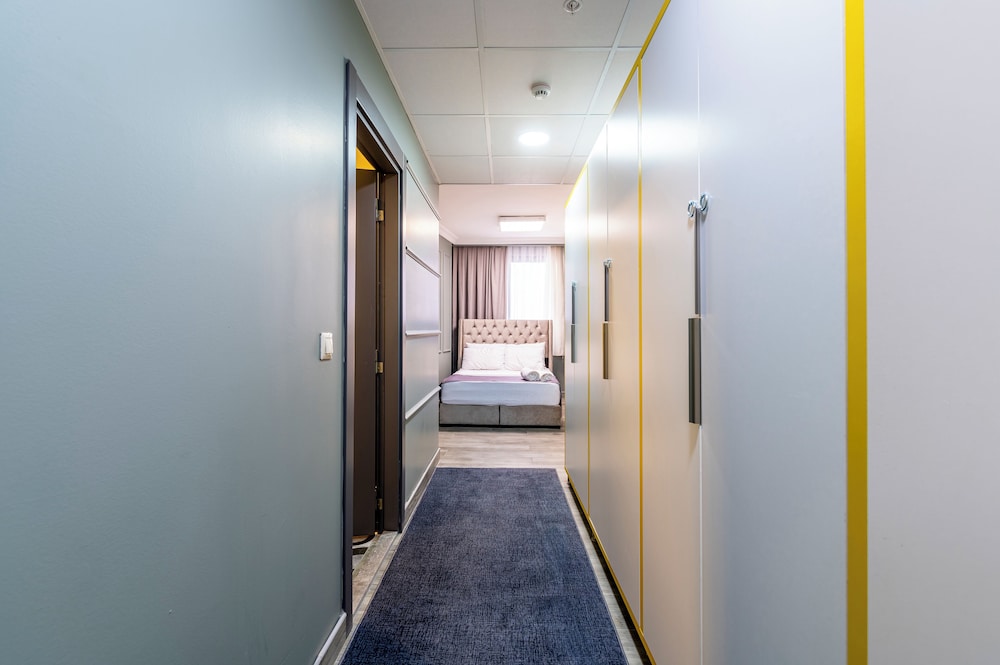 Royal Luxury Hotels & Suites 41/44