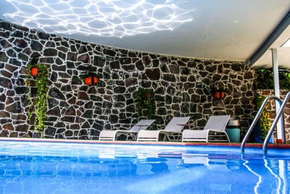 Country Hotel And Suites 8/41
