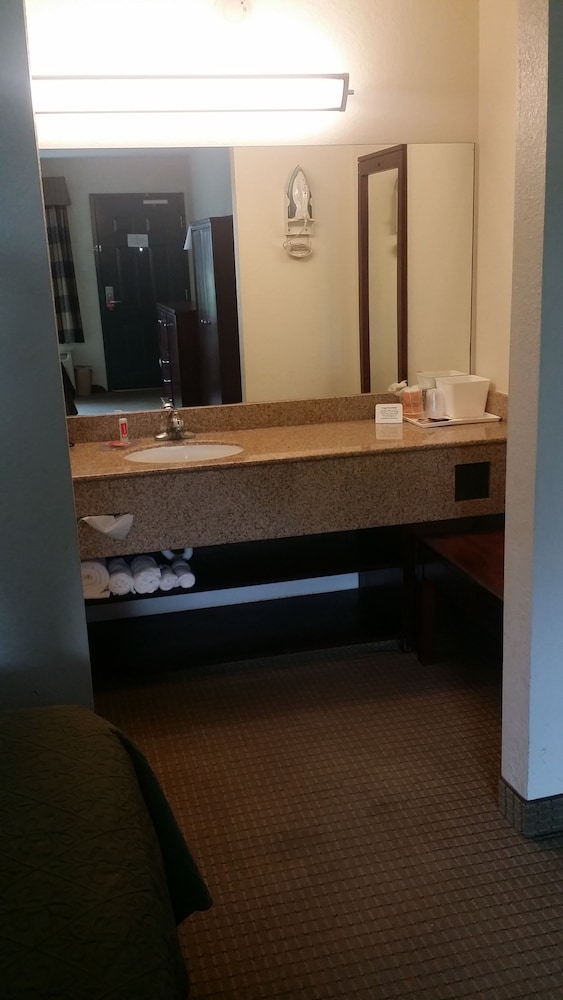 Econo Lodge Monticello 1/19