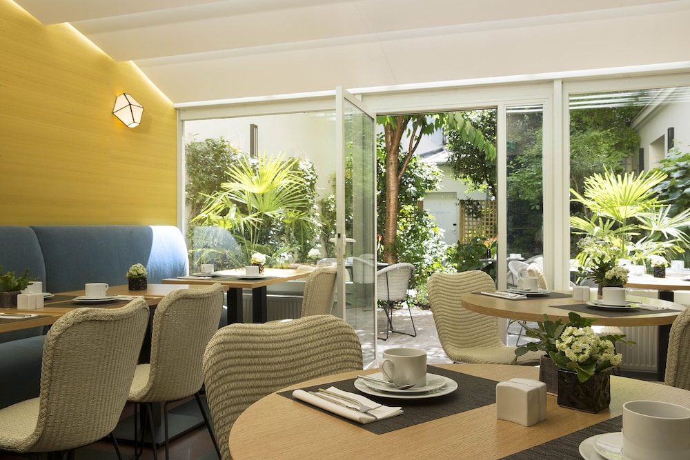 Hotel A La Villa Des Artistes 65/72