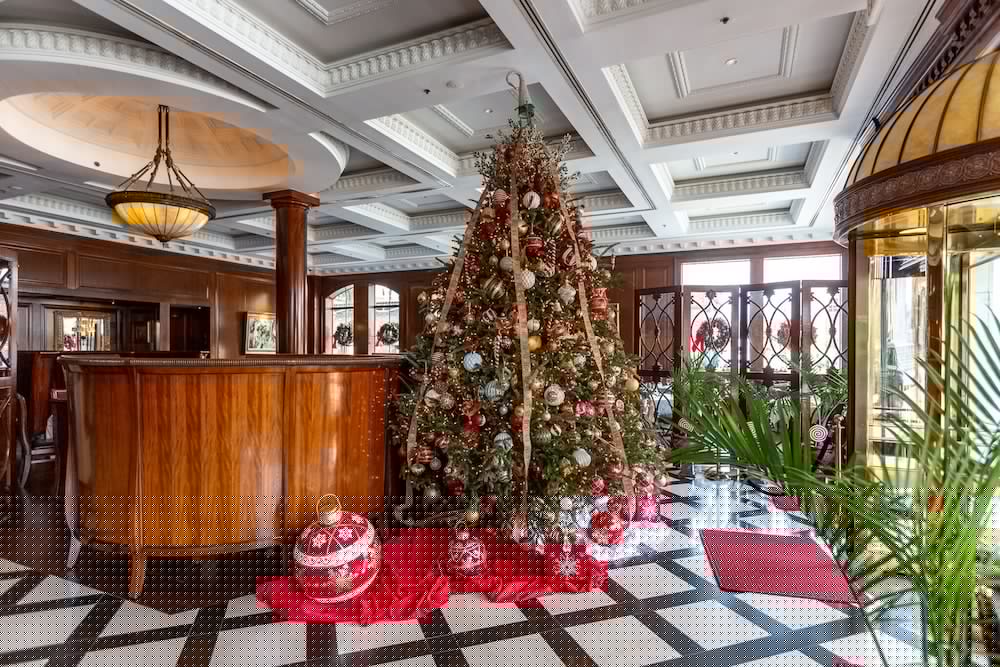 Market Pavilion Hotel 12/61
