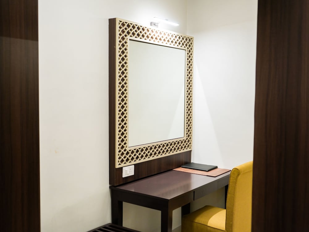 GRAND REGENT HOTEL 18/23