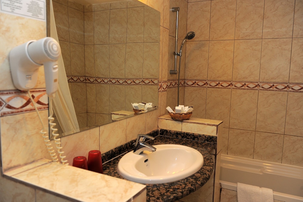 MINA HOTEL 34/65