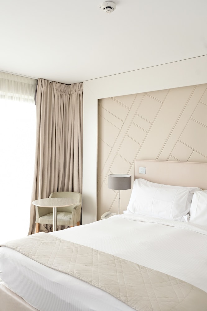 Superior, Queen Bed, Sea Front, Sofa