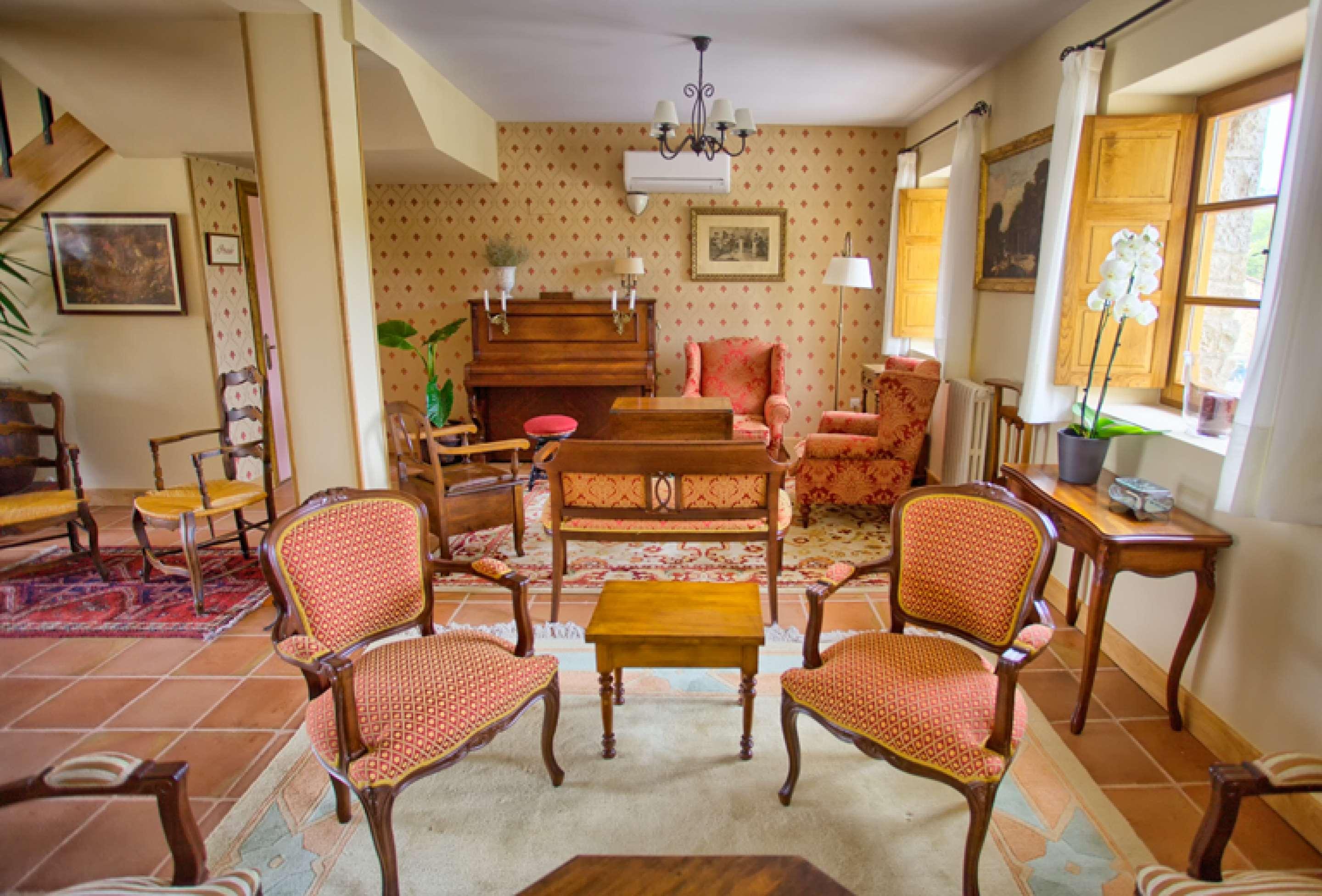 Hotel Colonial de Santillana 42/58