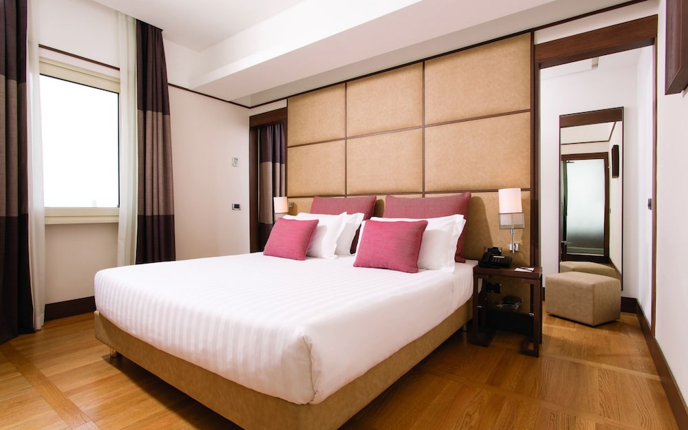 The Independent Hotel 20/62