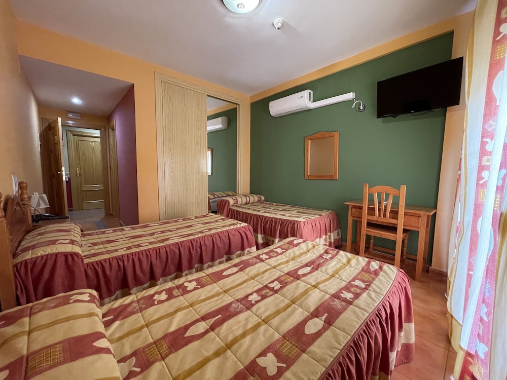 ROOM, TRIPLE