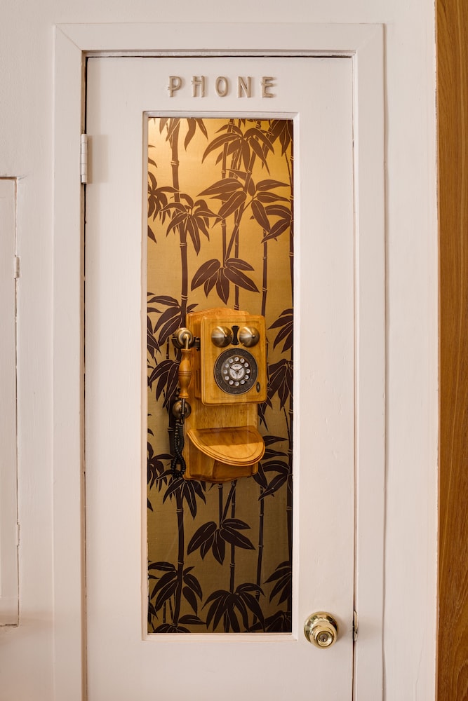 Ansonia by Plymouth 33/70