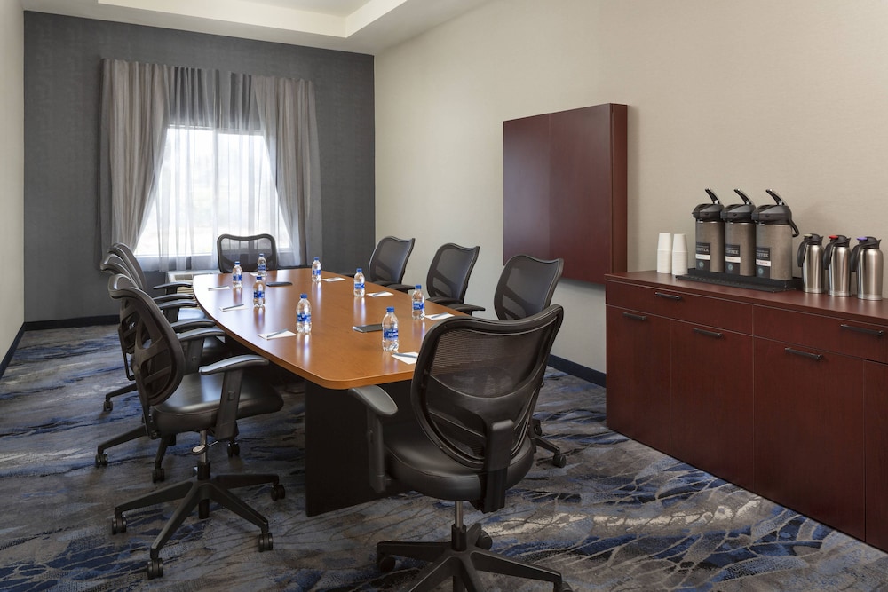 Fairfield Inn and Suites by Marriott Selma Kingsburg 29/36