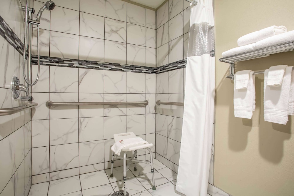 Travelodge By Wyndham Wahpeton 13/30