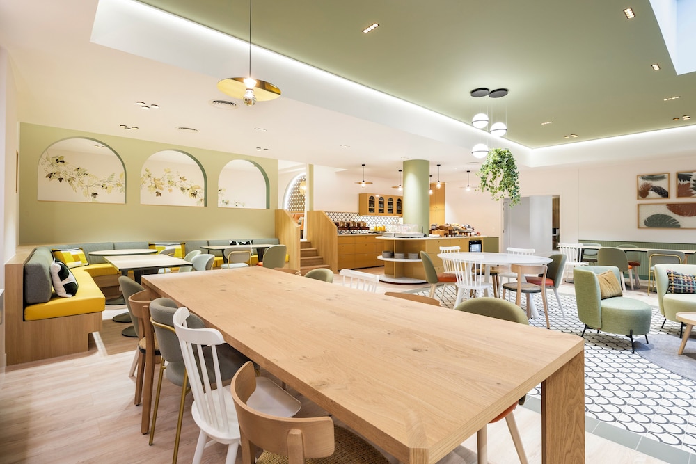 restaurant cafeteria