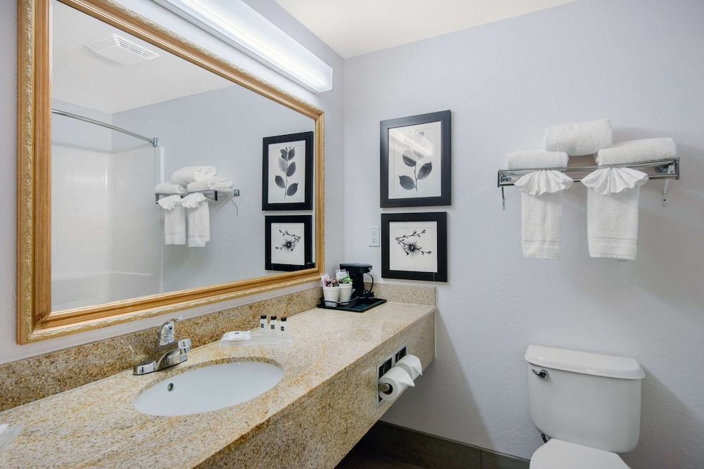 Country Inn & Suites by Radisson, Port Canaveral, FL 11/34