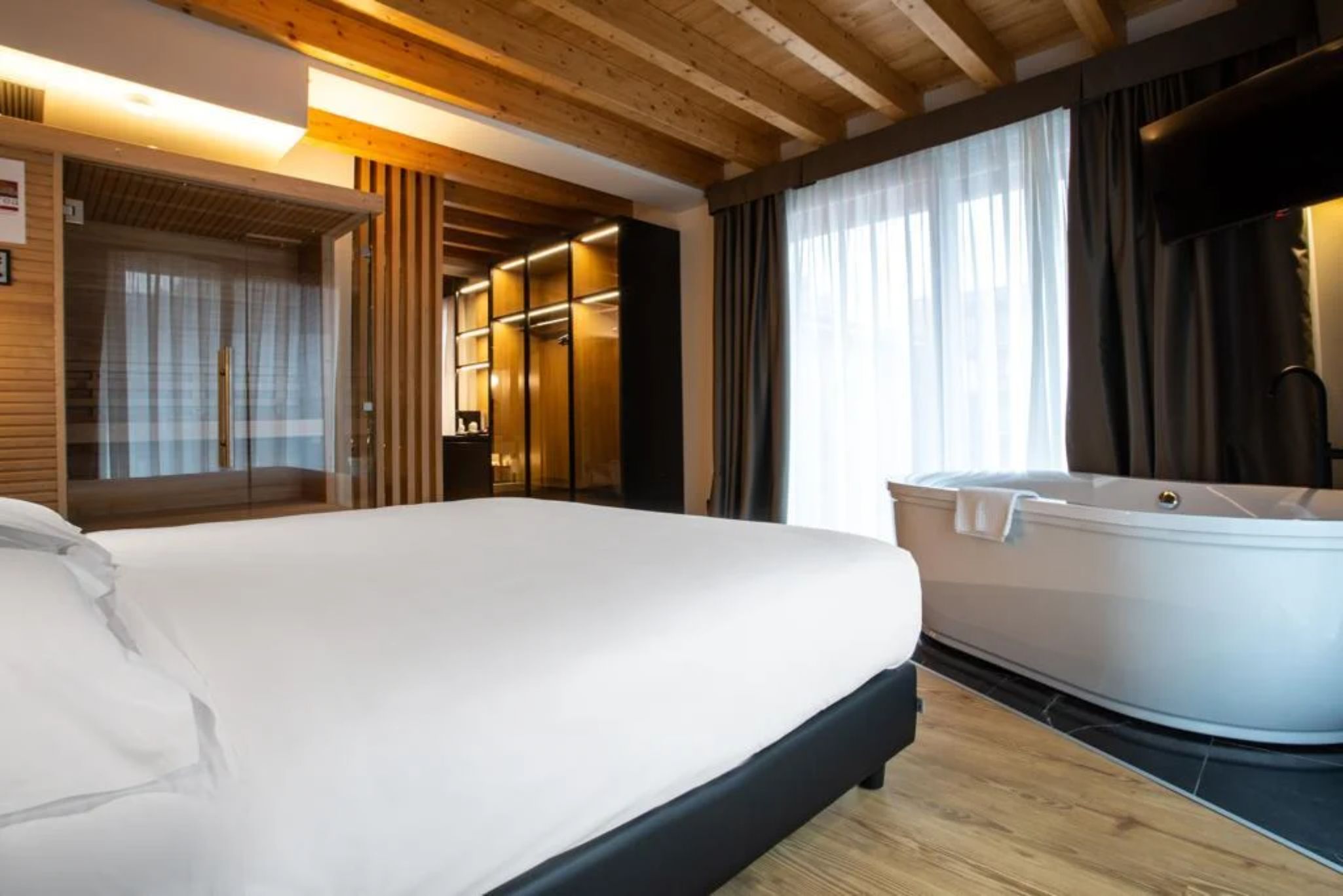 Luxury, Suite