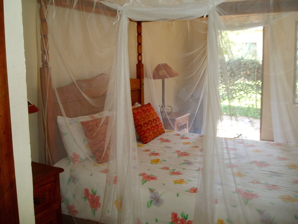 Nkhudzi Lodge 8/50