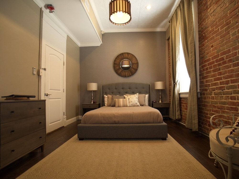 Hamilton House Inn 17/28