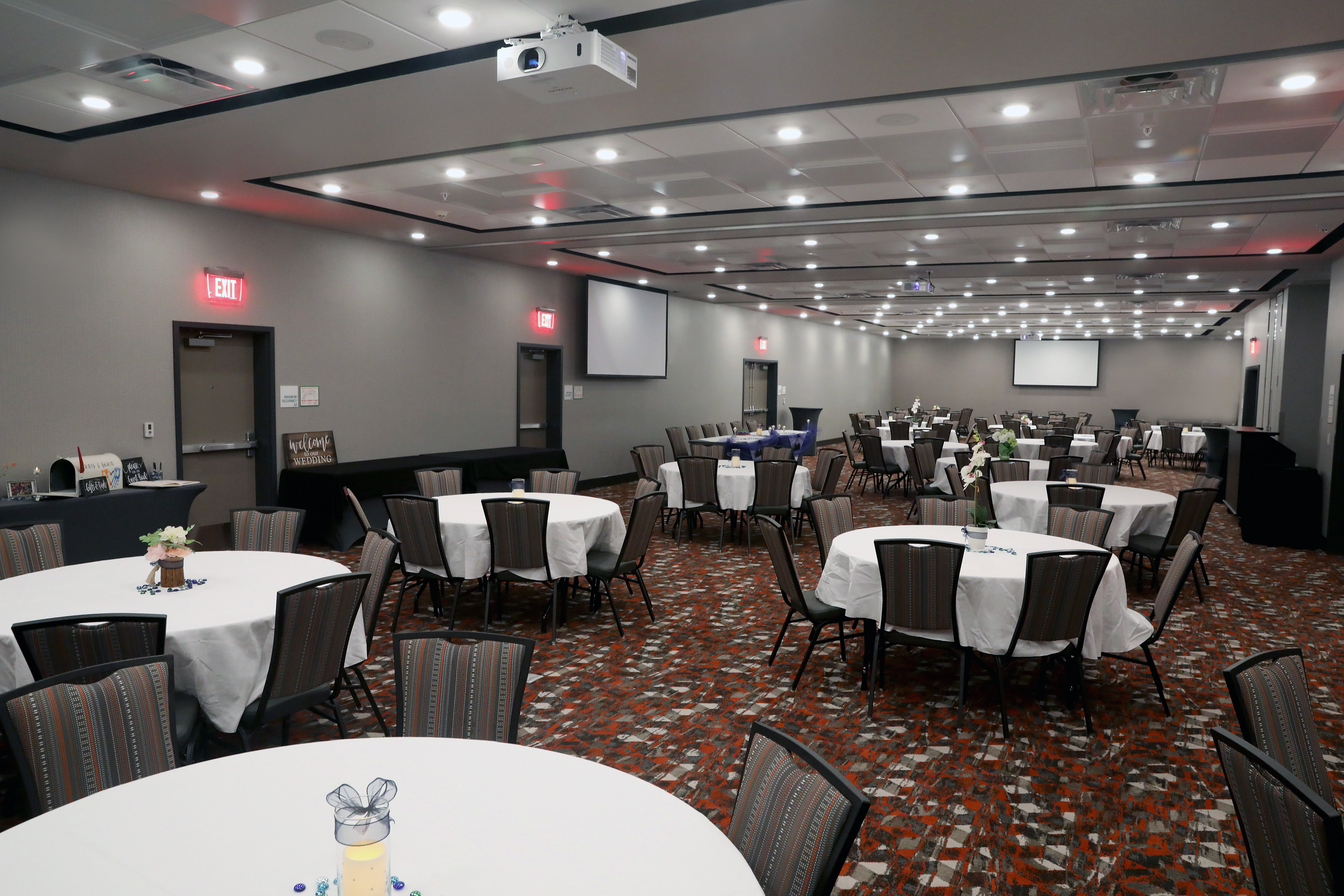 Holiday Inn Hotel And Suites Sioux Falls Airport 50/57