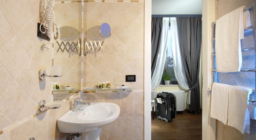 Green Hotel Poggio Regillo 40/42