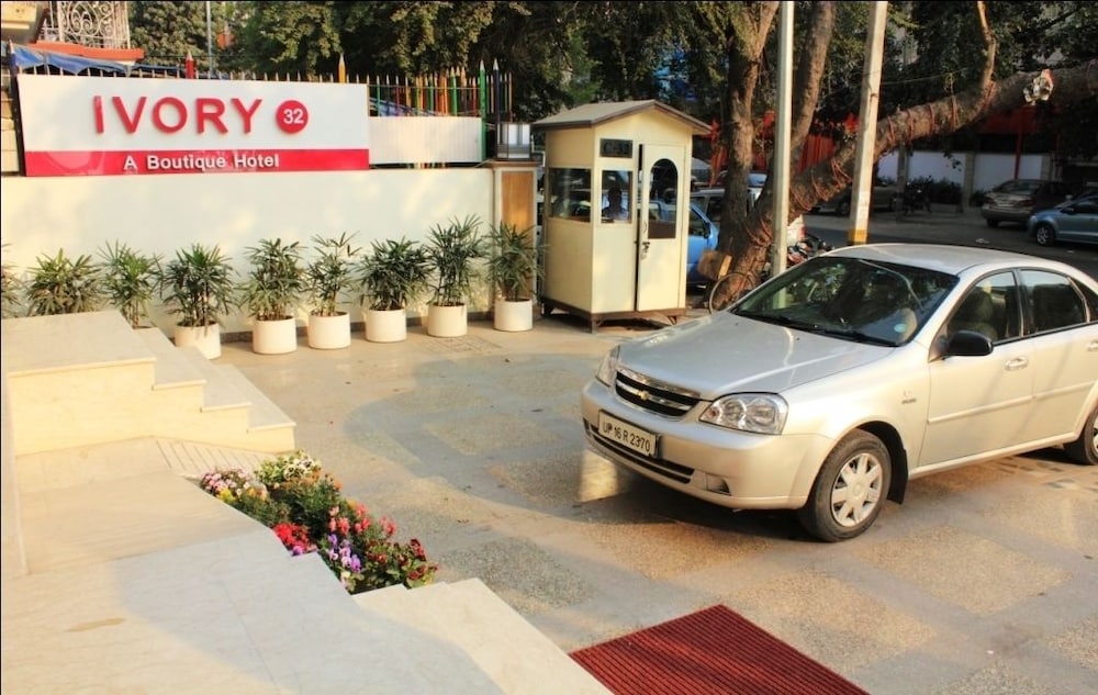 Hotel Ivory 32 56/63