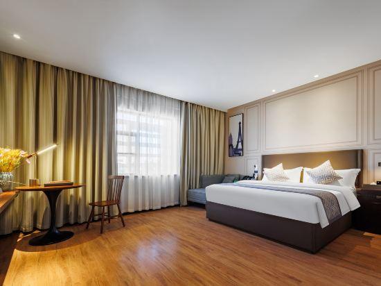 Smart, Deluxe, Queen Bed
