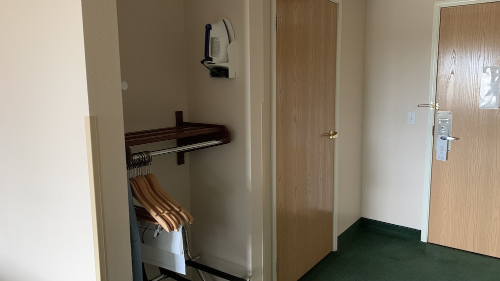 Fairbridge Inn & Suites Miles City 18/47