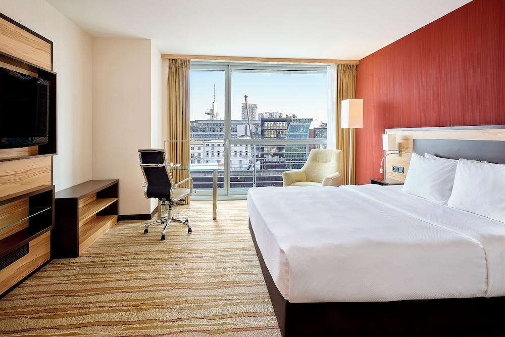 Room at Courtyard By Marriott Dusseldorf Hafen, DUSSELDORF