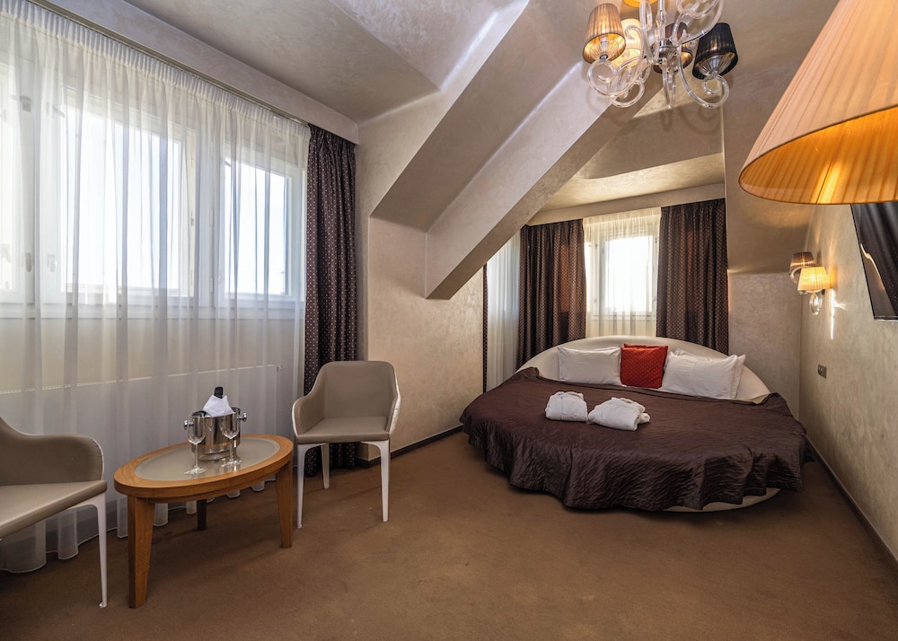 Romantic, Suite, King Bed, Round Bed