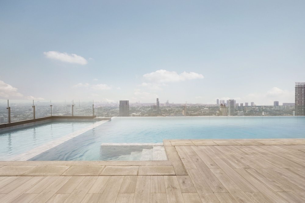 The Quarter Hotel Ari 45/50