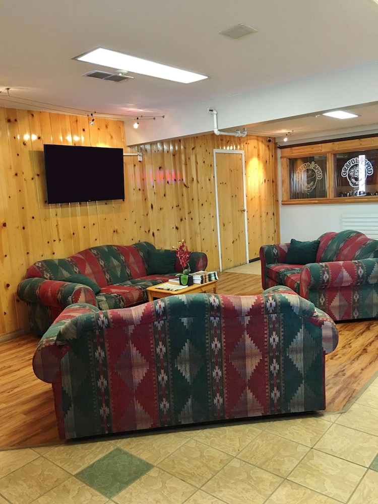 Canadas Best Value Inn River View Hotel 3/22
