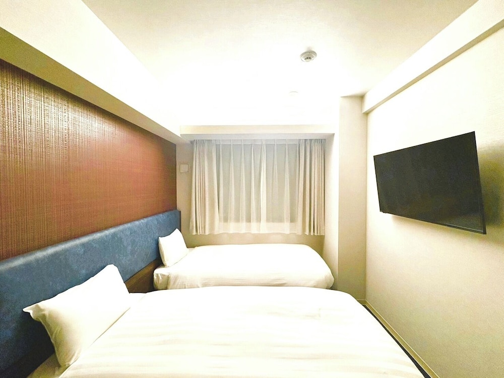 BASIC, TWIN BEDS, CITY VIEW