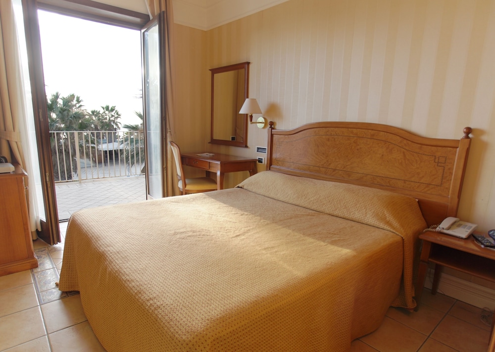 SUPERIOR, DOUBLE BED