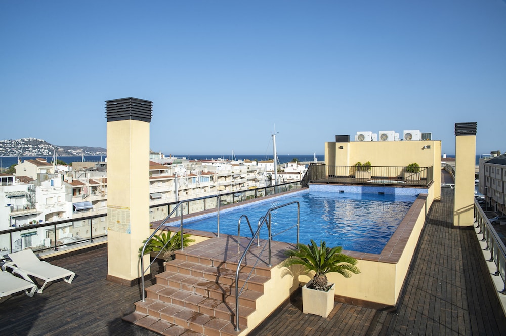 P And V Empuriabrava Marina 5/45