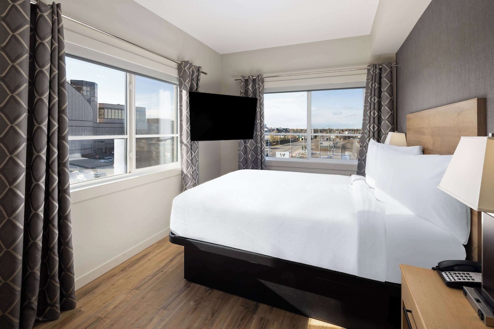 LOFT, SUITE, MULTIPLE BEDS