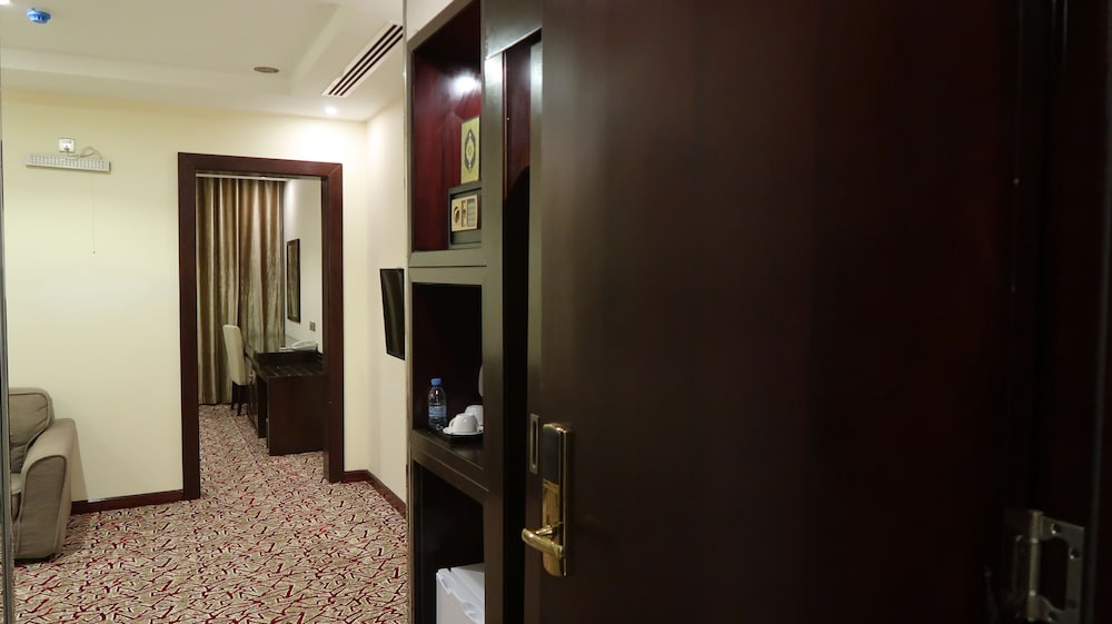فندق اللوتس(Lotus Hotel) 35/47